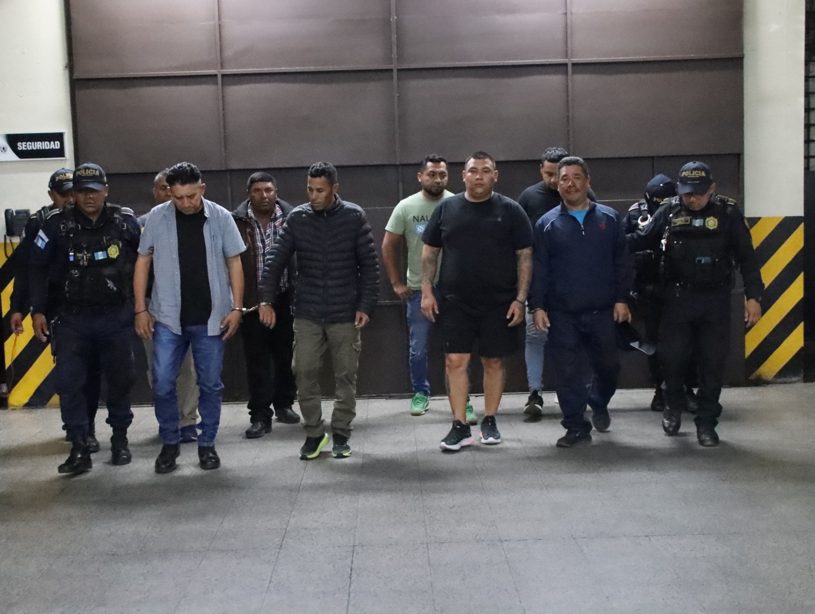 PNC captura a ocho usureros por incendiar motocicleta de ciudadano luego de engañarlo