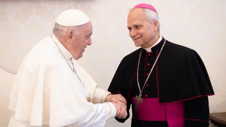 En una imagen de archivo, el cardenal Robert Francis Prevost junto al papa Francisco. 
