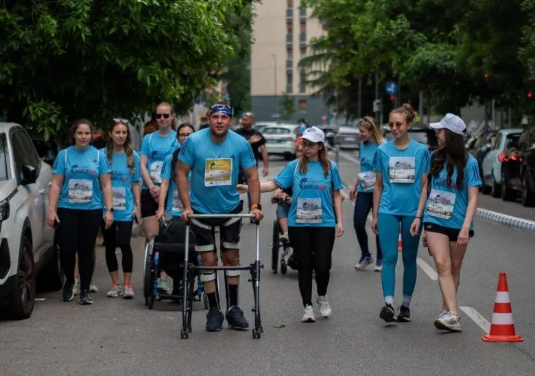 Paciente parapléjico vuelve a andar gracias a la neuroestimulación de la médula