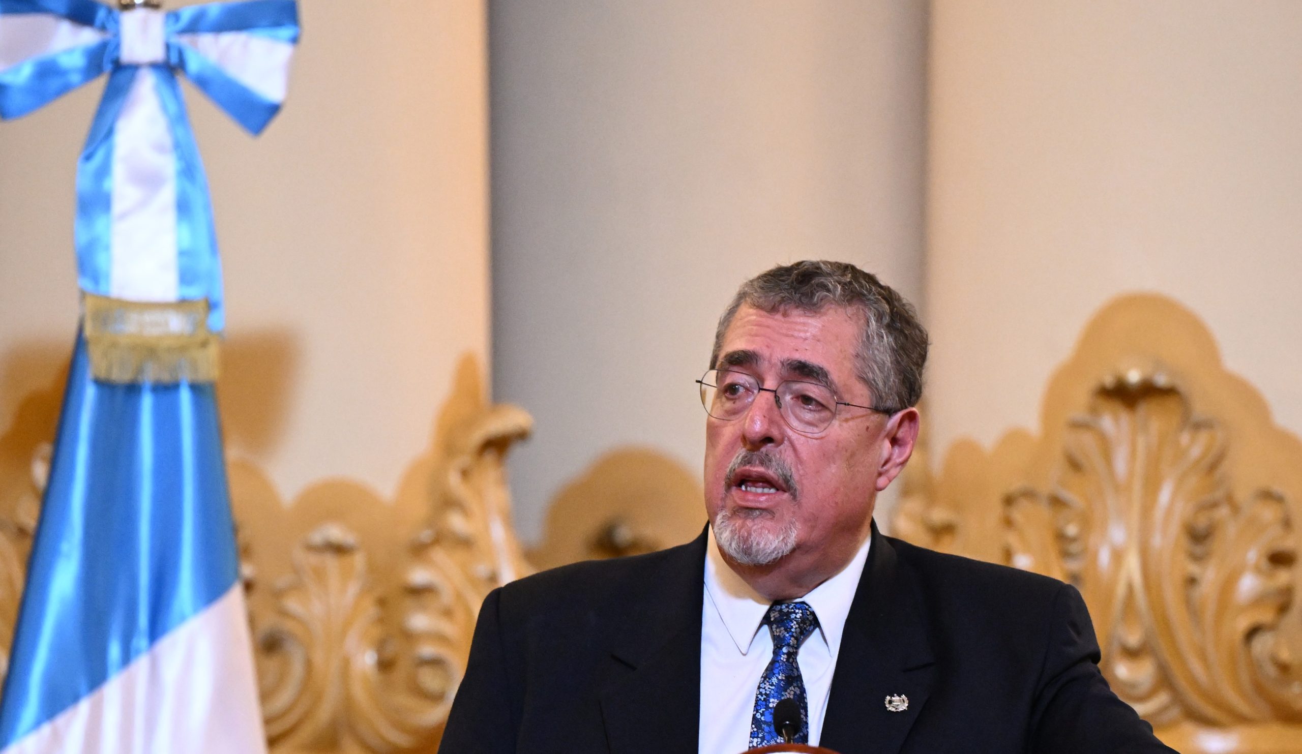 Presidente Arévalo durante firma de modernización portuaria. / Foto: Byron de la Cruz.