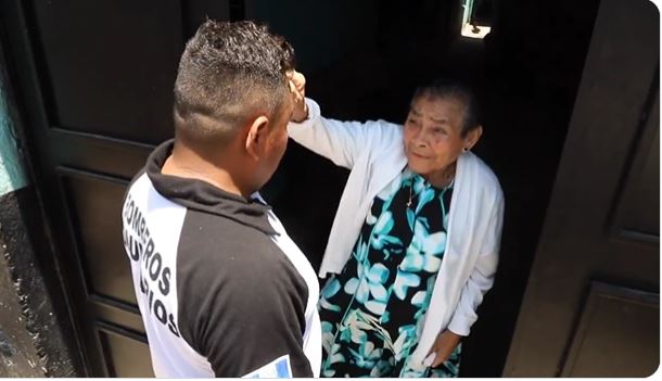 Presidente Arévalo reconoce los valores de la madre guatemalteca