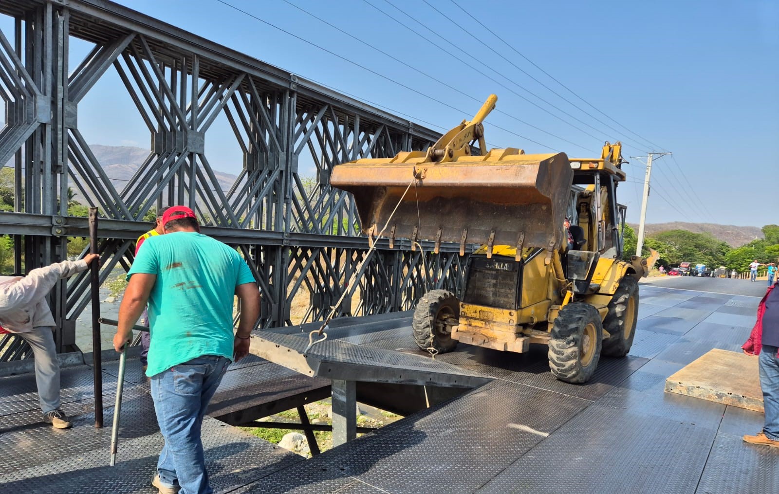Los trabajos en el puente Santiago incluyeron el reemplazo de seis planchas de acero.