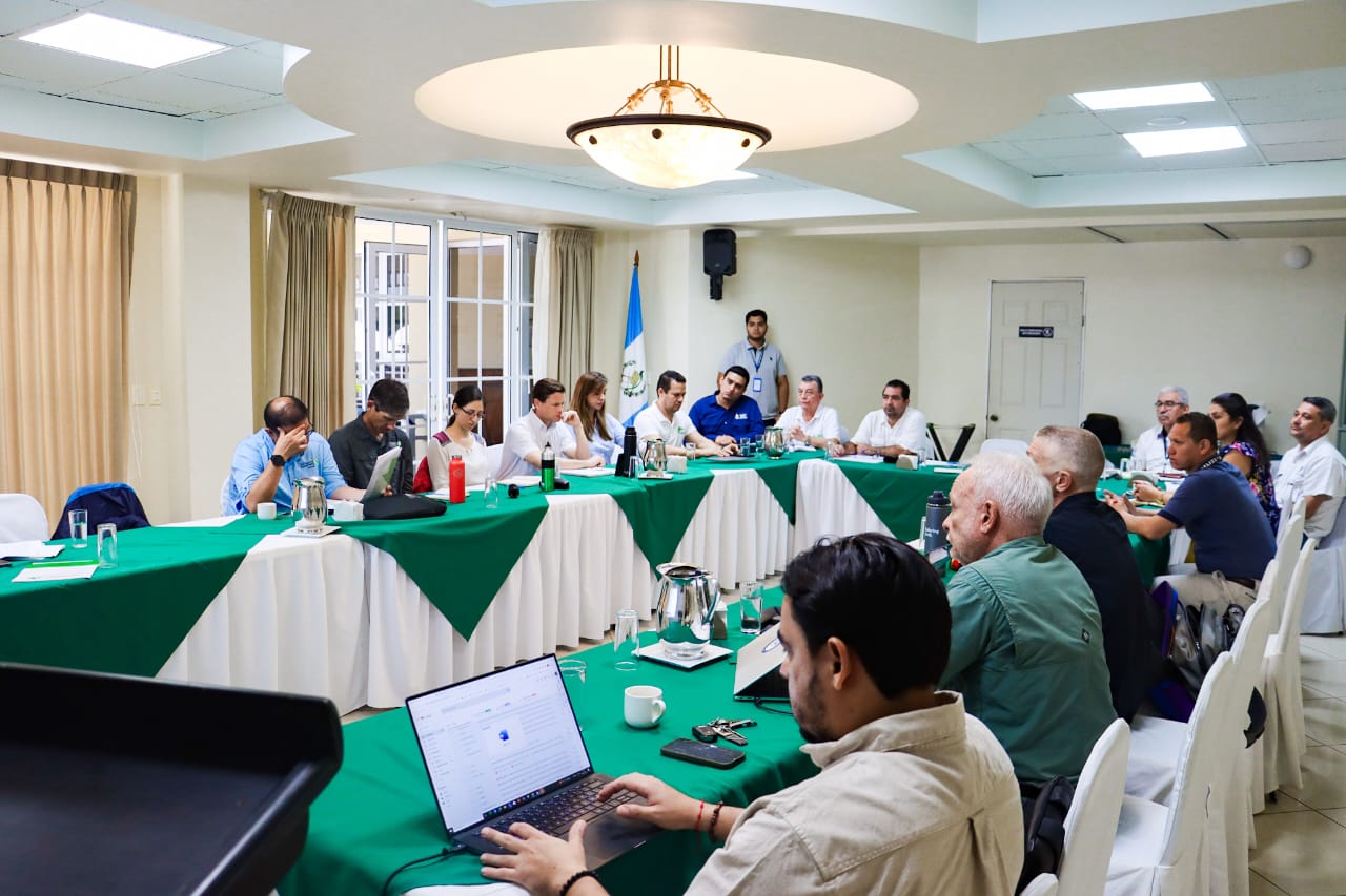 Actores clave se reúnen para planificar conservación y turismo responsable en Petén