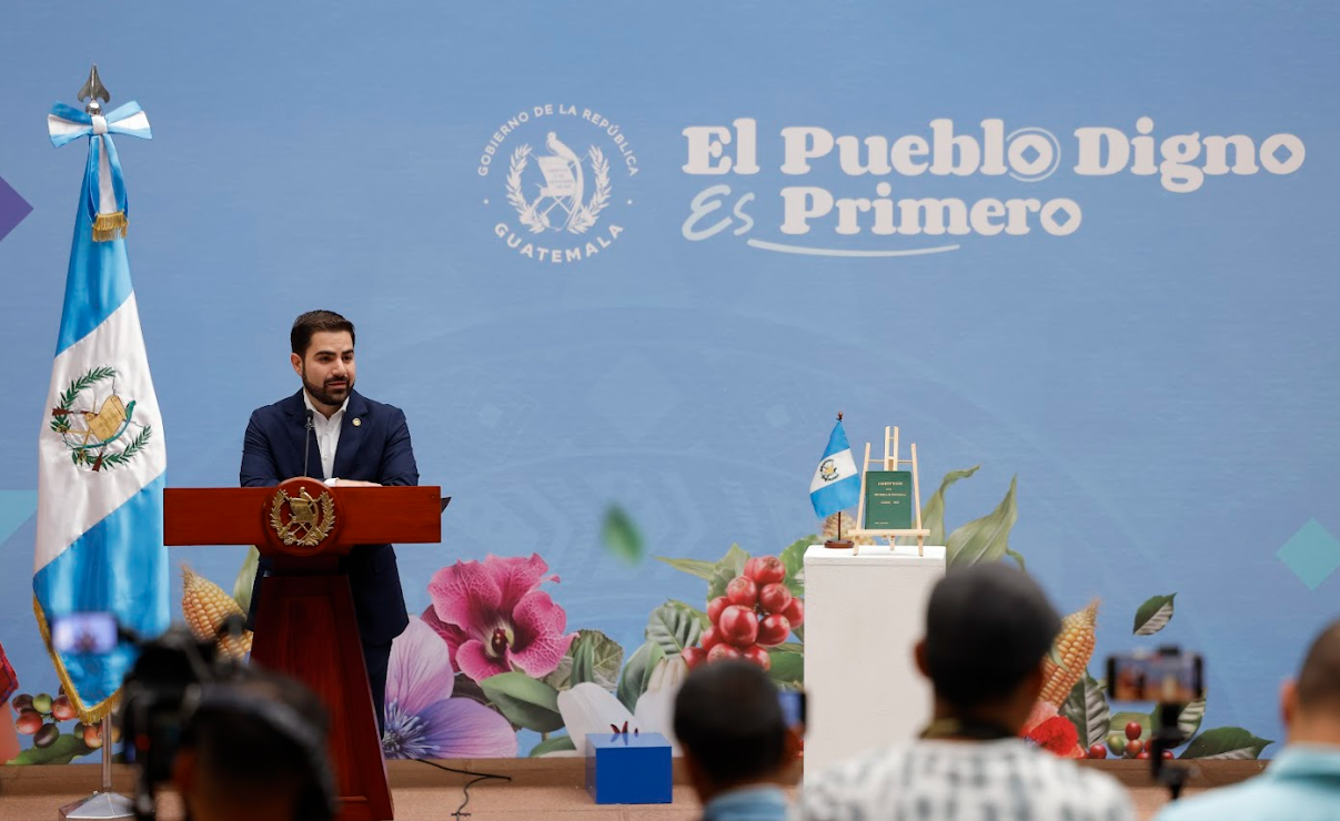 Presidente entregará la Orden Cinco Volcanes al escritor Sergio Ramírez