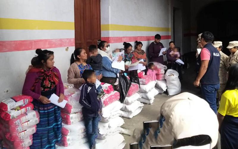 Vecinos de Totonicapán aprenden a preparar menús utilizando la asistencia alimentaria del MAGA. / Foto: MAGA.