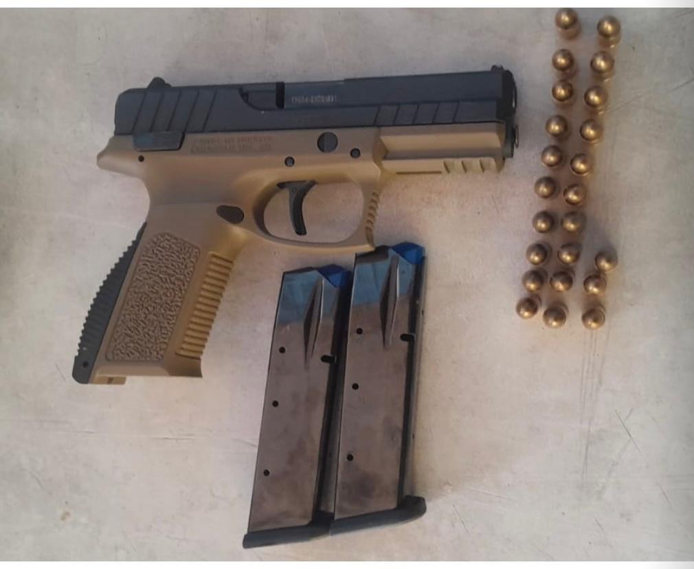 Arma con reporte de robo llevada a centro educativo. / Foto: PNC