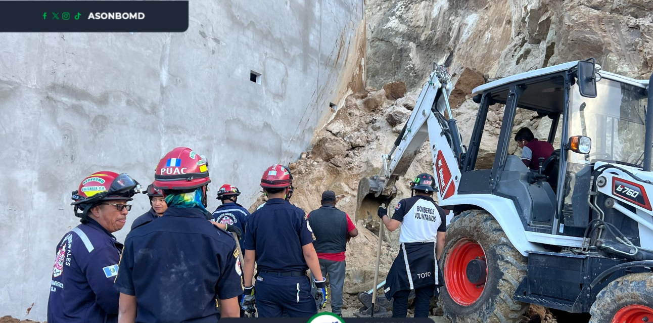 Derrumbe cae sobre areneros. / Foto: Asonbomd.