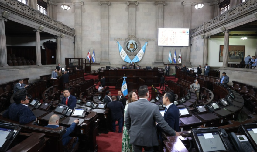 Congreso suspende sesión por falta de “quorum” en interpelación al Ministro de Salud