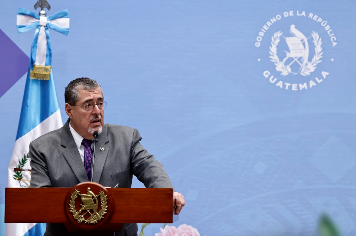 Presidente Arévalo recuerda desafíos a 40 años de la promulgación de la Constitución. / Foto: Daniel Ordóñez.