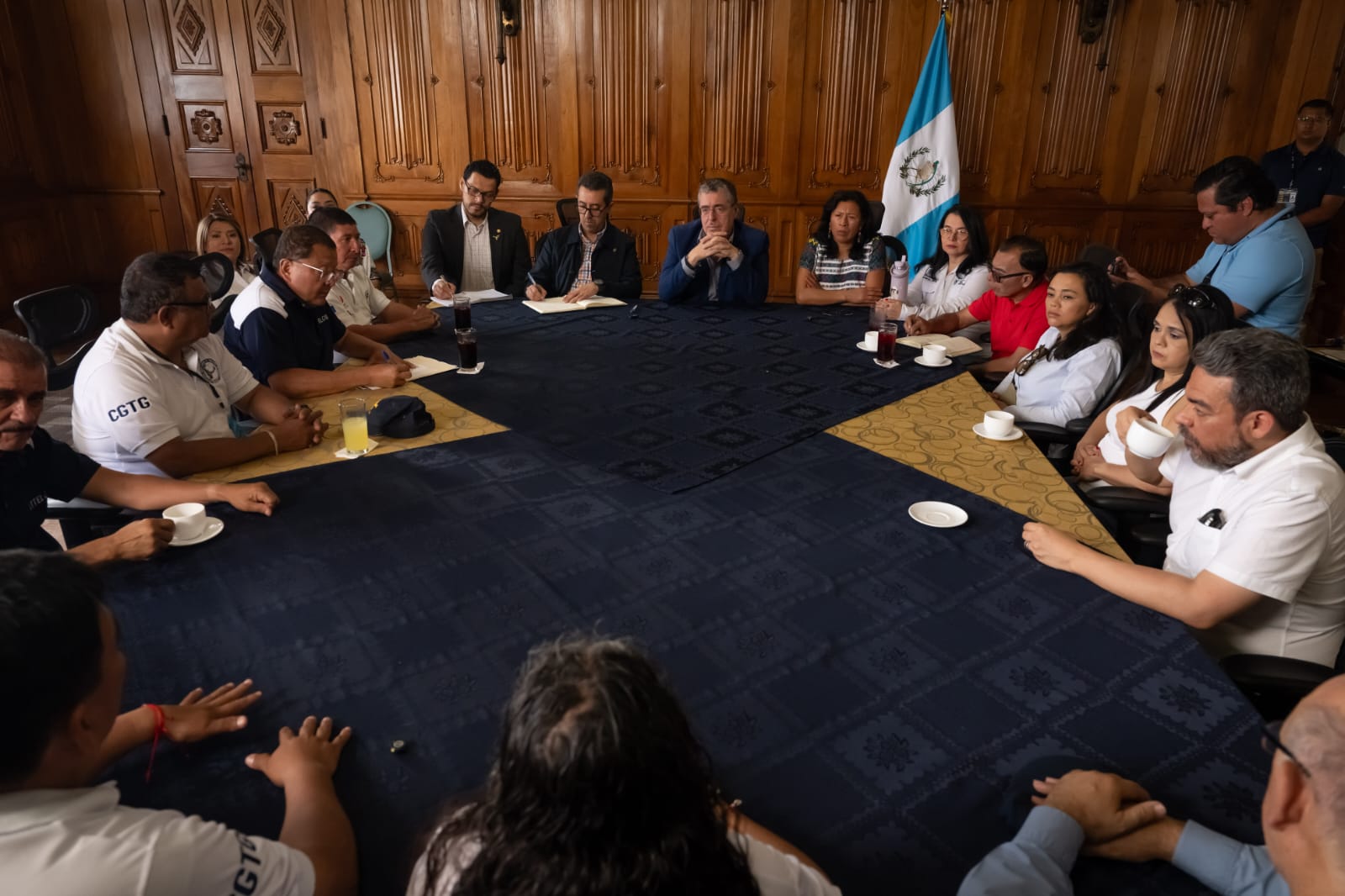 Presidente Arévalo se reúne con líderes sindicales en el marco del Día del Trabajo