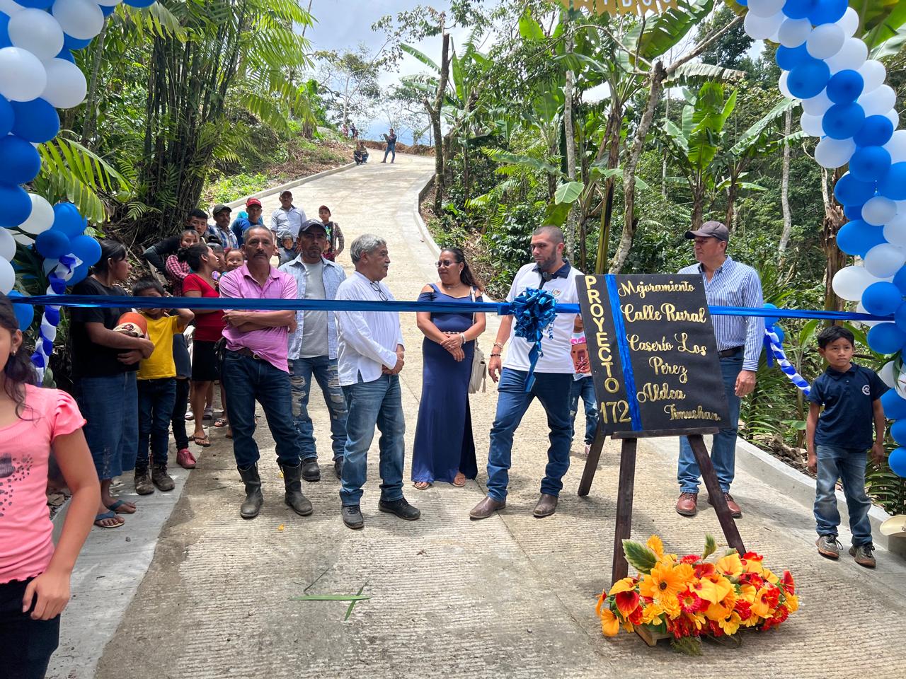Vecinos de la aldea Timushan, La Unión, Zacapa son beneficiados con proyecto vial