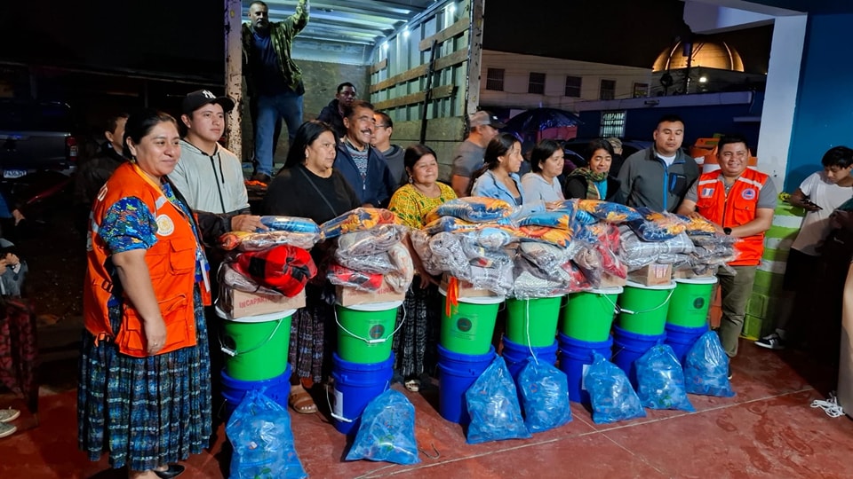 Entregan ayuda humanitaria a familias afectadas por inundaciones en Santa Cruz Verapaz