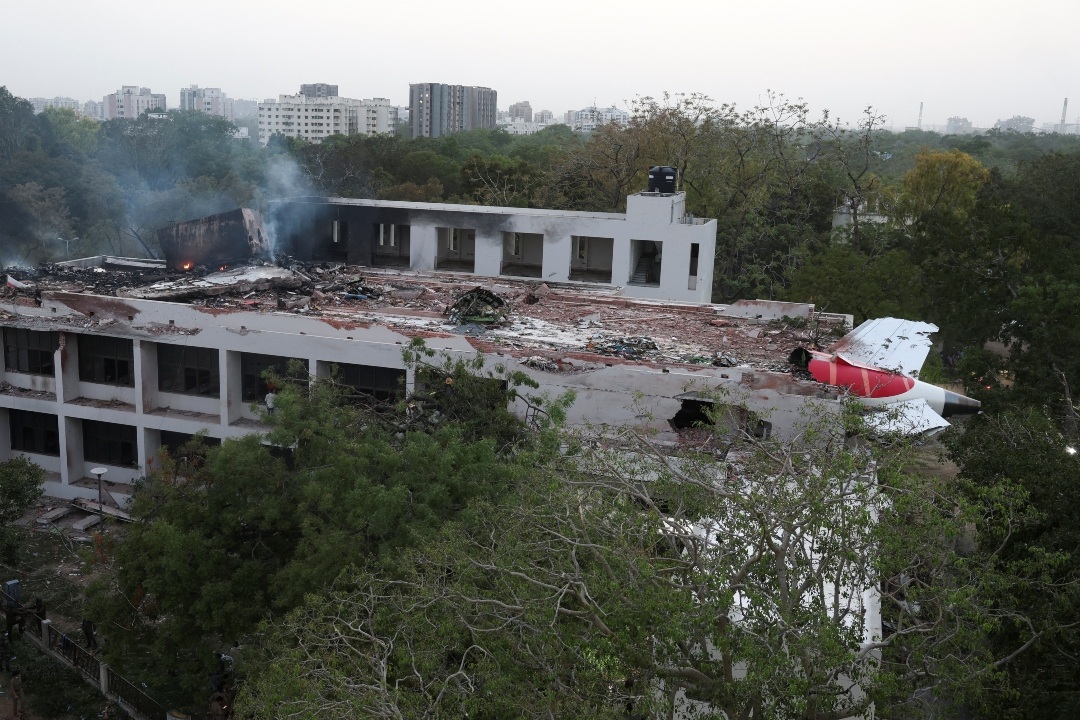Hallan una caja negra del vuelo de Air India siniestrado en la azotea de un edificio