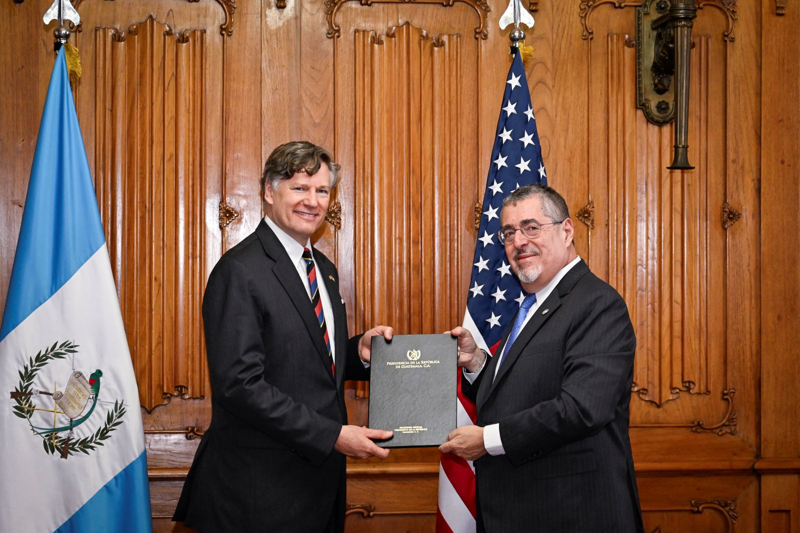 Presidente Arévalo se reúne con el vicecanciller de  Estados Unidos, Christopher Landau