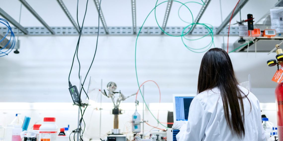 Senacyt ofrece financiamiento para estudiar maestrías o doctorados enfocados en ciencia, tecnología o innovación