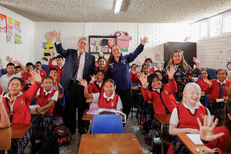 Maestros agradecen aumento salarial del Mineduc. (Foto: Gilbert García)