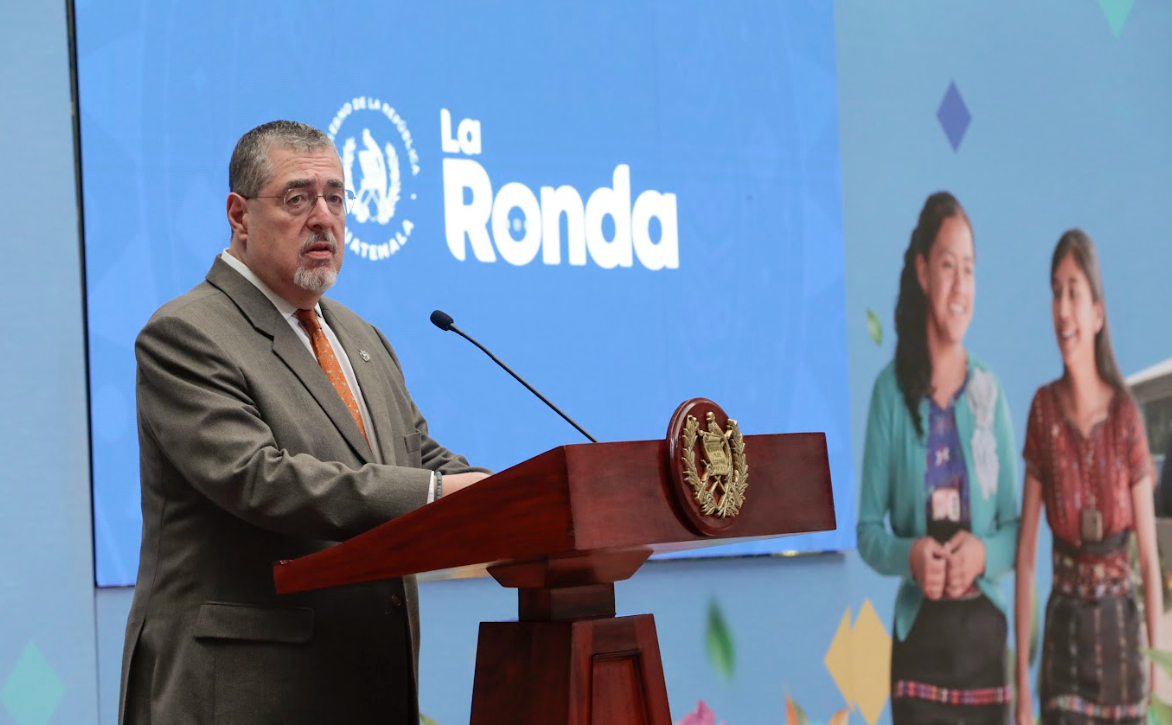 Presidente Bernardo Arévalo en conferencia de prensa.