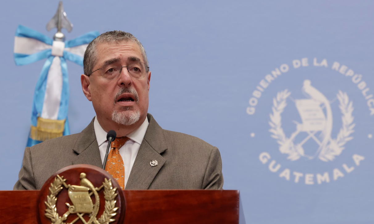 Presidente Bernardo Arévalo, en la Ronda de la Semana, informa sobre el programa Becas por nuestro futuro.