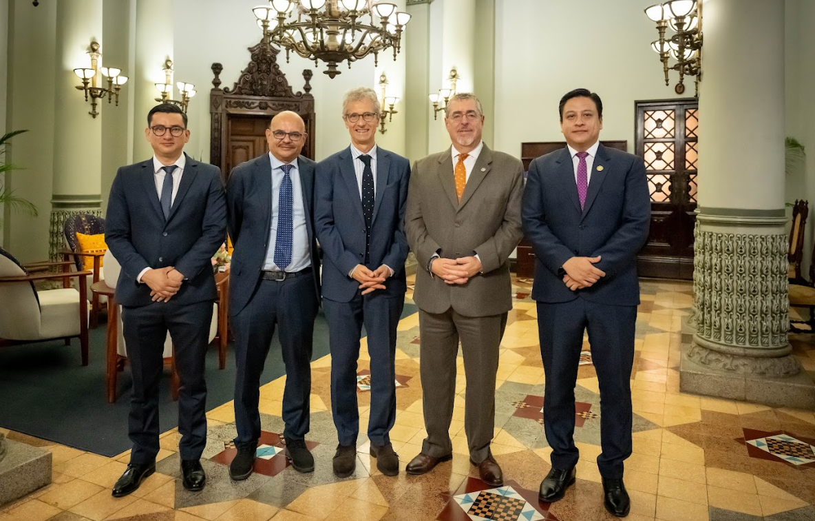 Presidente se reúne con representante de Transparencia Internacional