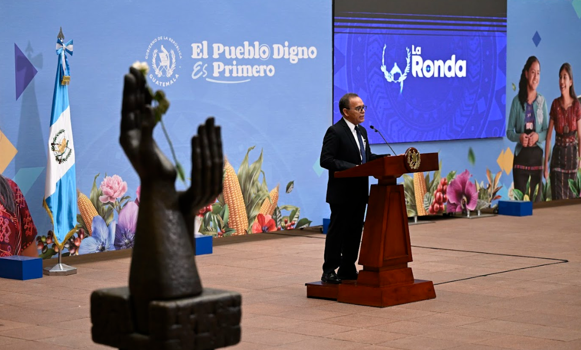Viceministro de Educación, Carlos Aldana enfatiza que no se debe vulnerar el derecho a la educación.
