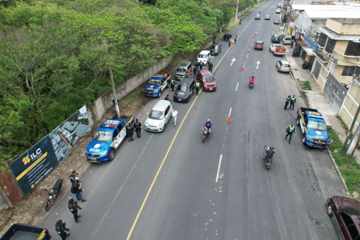 PNC intensifica operativos contra taxis piratas en Mixco