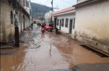Insivumeh y Conred alertan sobre desborde de ríos ante lahares provenientes del volcán de fuego. (Foto: Conred)