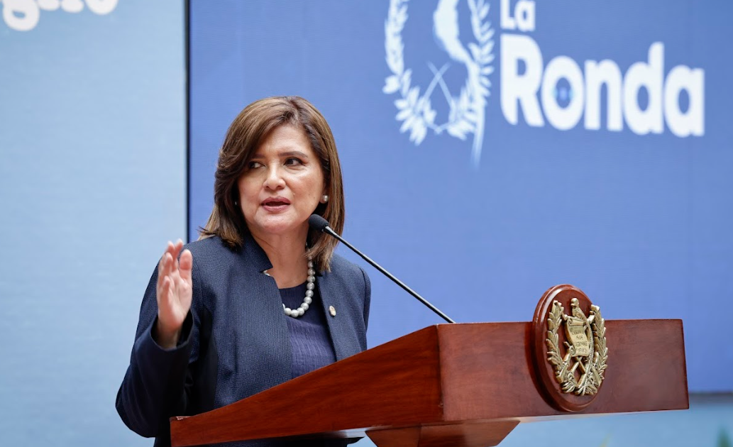 Presidenta en funciones presentó el resumen de las acciones que realizó en diversas áreas de desarrollo y atención. (Foto: Alex Jacinto)