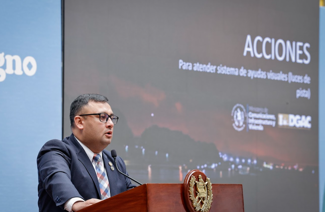El viceministro de Transportes, Fernando Suriano compartió las acciones de modernización en el AILA. (Foto: Alex Jacinto)