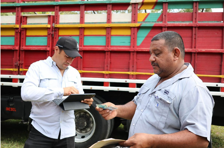El MAGA ha organizado jornadas especiales para gestionar licencias sanitarias de transporte de productos de origen vegetal y animal. / Foto: MAGA