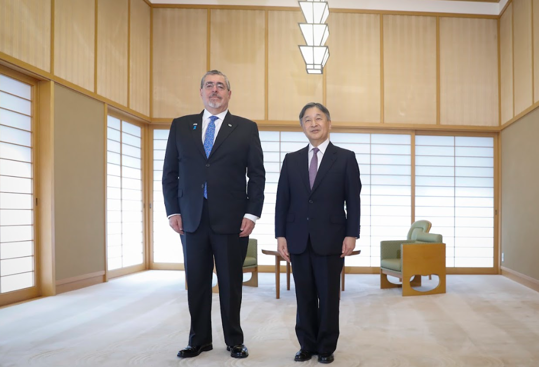 Presidente Bernardo Arévalo se reúne con el emperador de Japón Naruhito