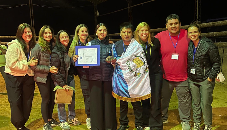 Mineduc felicita a grupo de estudiantes tras ganar primer lugar en competencia internacional de Iniciativa CADENA. (Foto: Mineduc)