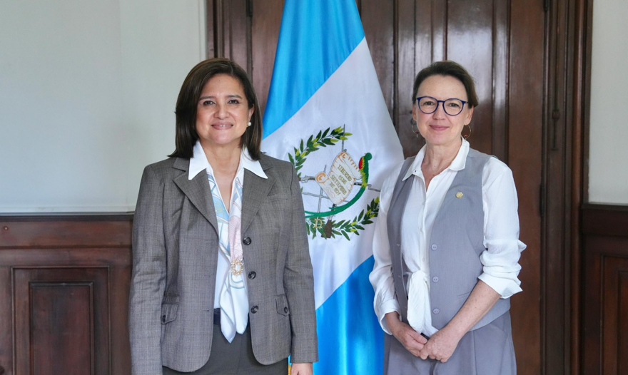 La vicepresidenta Karin Herrera se reunió con autoridades del Marn. (Foto: Marn)