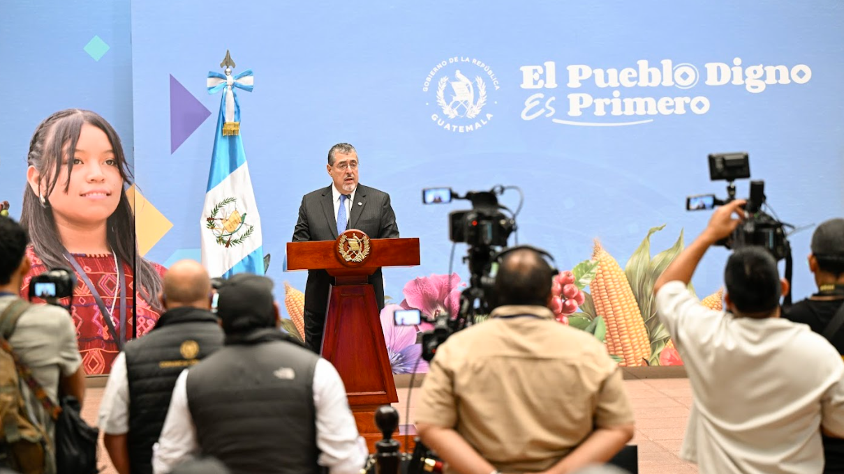 Presidente Bernardo Arévalo en conferencia de prensa.