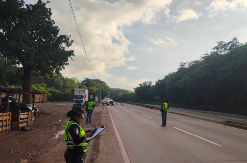 Provial atiende emergencias viales en Petén e Izabal y hace llamado a la prevención ante aumento de accidentes