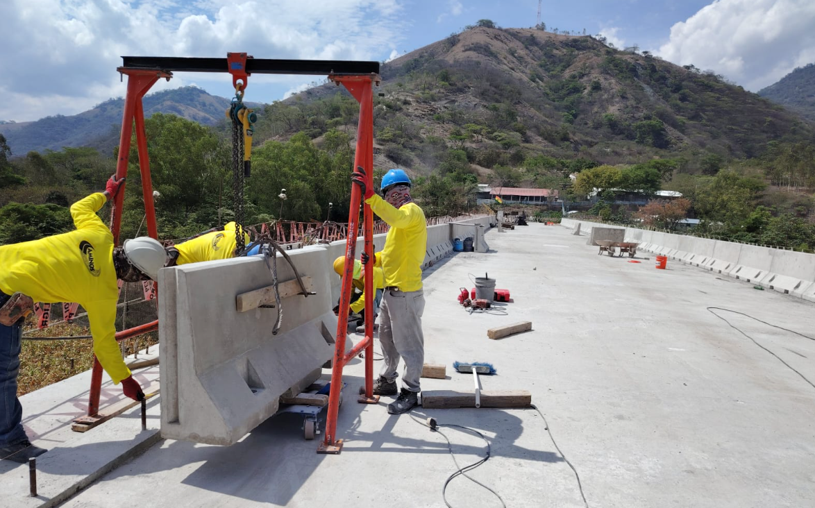 Puente Chitomax y paso a desnivel en Quetzaltenango serán estarán habilitados próximamente./Foto: CIV.