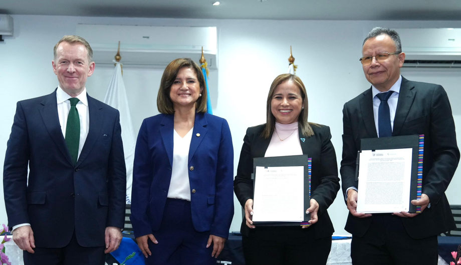La vicepresidenta participó en la firma de carta de entendimiento entre SVET e ICMEC. (Foto: Vicepresidencia de la República)