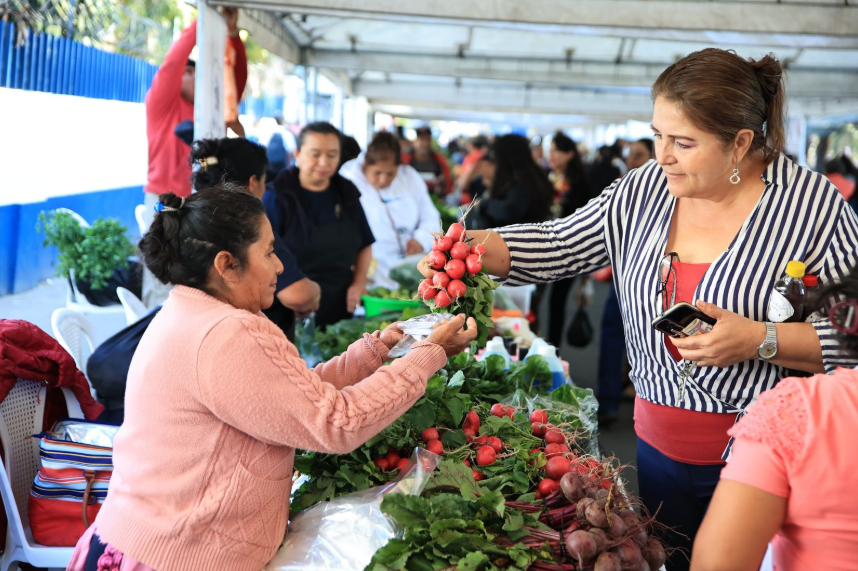 Feria del Agricultor llega a zona 13 capitalina con productos frescos y asequibles