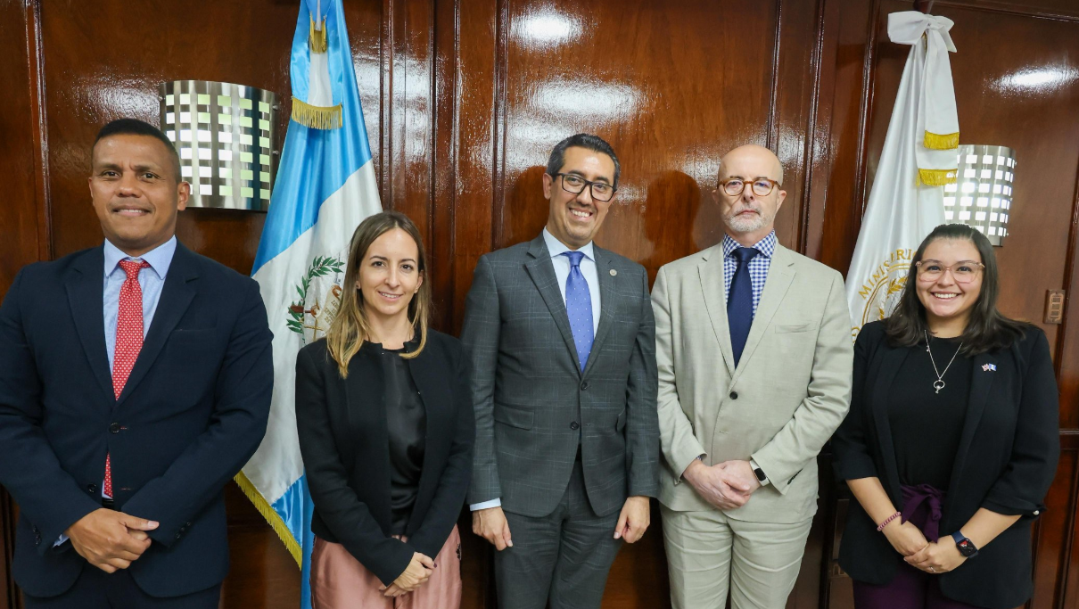 Reunión fomenta el impulso del intercambio comercial entre Guatemala y Reino Unido. / Foto: Minfin.