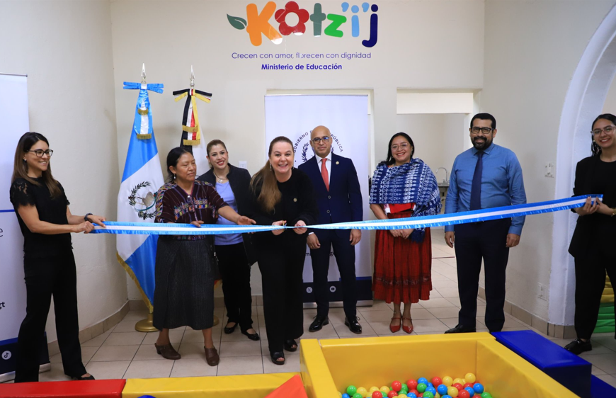 Autoridades del Mineduc participaron en la inauguración del Centro de Cuidado Integral para la Primera Infancia. (Foto: Mineduc)