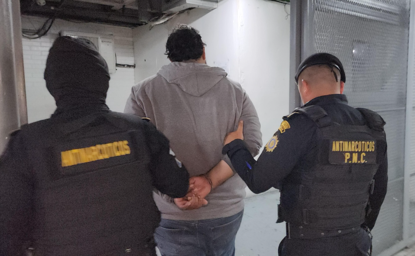 Se localizó un cargamento de droga que Cristian Omar Alvarado Ulua, de 29 años, llevaba consigo. / Foto: PNC