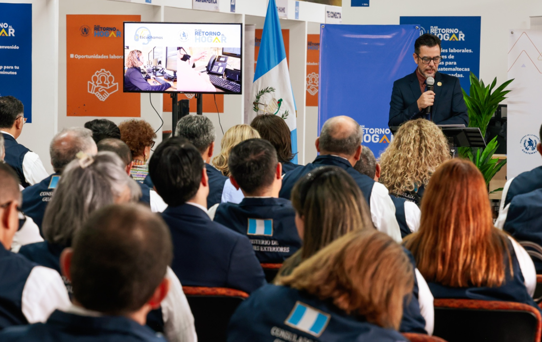 Plan Retorno al Hogar: cuerpo consular visita el CAR para conocer los servicios que brinda
