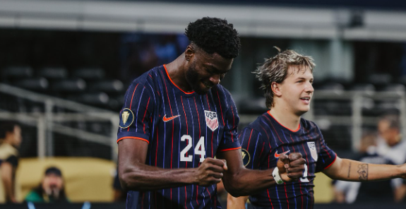 Copa Oro: Estados Unidos sufre pero asegura el liderato del grupo D