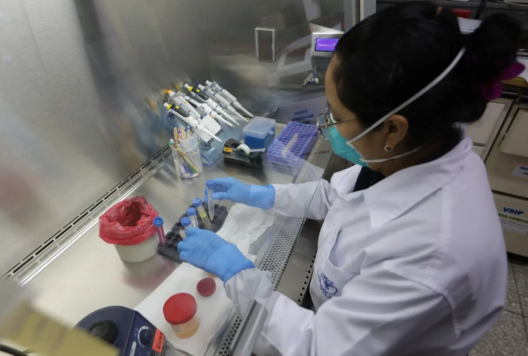 Laboratorio Nacional de Salud recibe reconocimientos de OMS y OPS por la detección de sarampión y rubéola