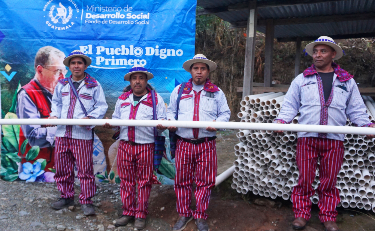 Entrega de tubos de PVC facilita avance de proyectos de agua en Huehuetenango. / Foto: Mides.