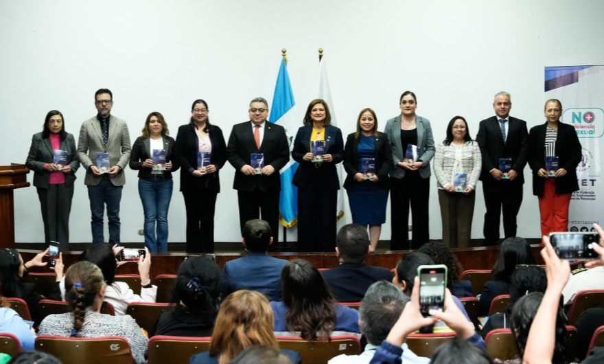 La vicepresidenta participó en la entrega de la nueva guía para la atención inicial a victimas de violencia sexual. (Foto: SVET)