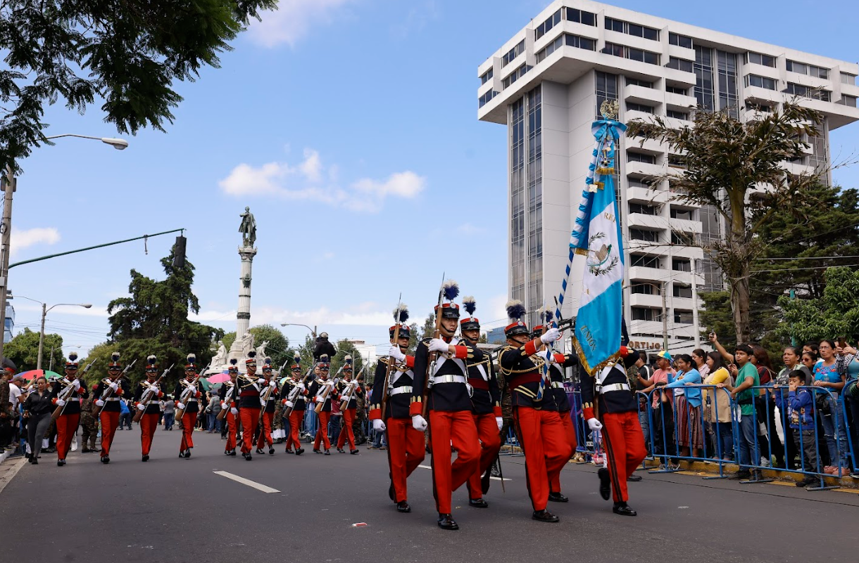 Desfile conmemorativo celebra el Día del Ejército de Guatemala