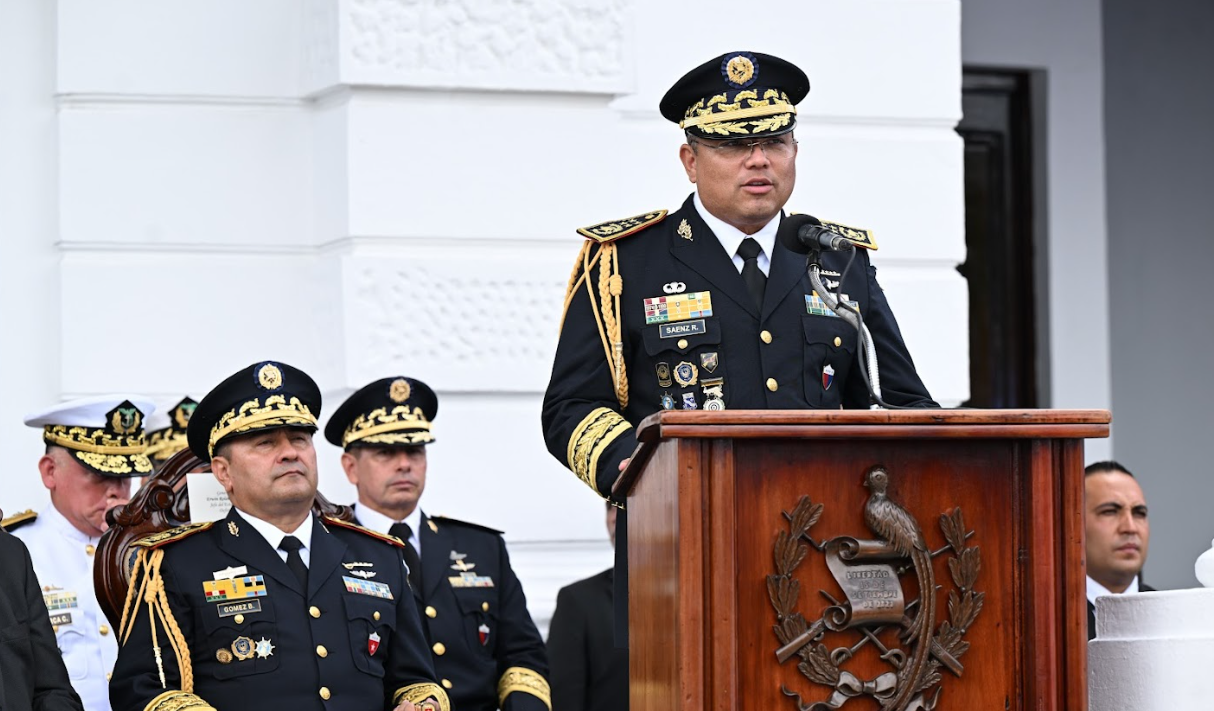 Ministro Henry Saenz destaca modernización y compromiso democrático del Ejército
