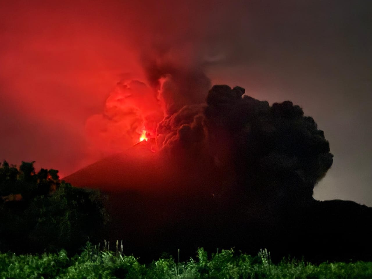 Persisten riesgos por erupción el volcán de Fuego