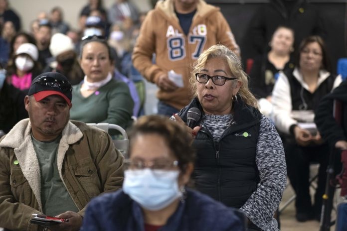El idioma que más se habla en Estados Unidos aparte del inglés es el español.