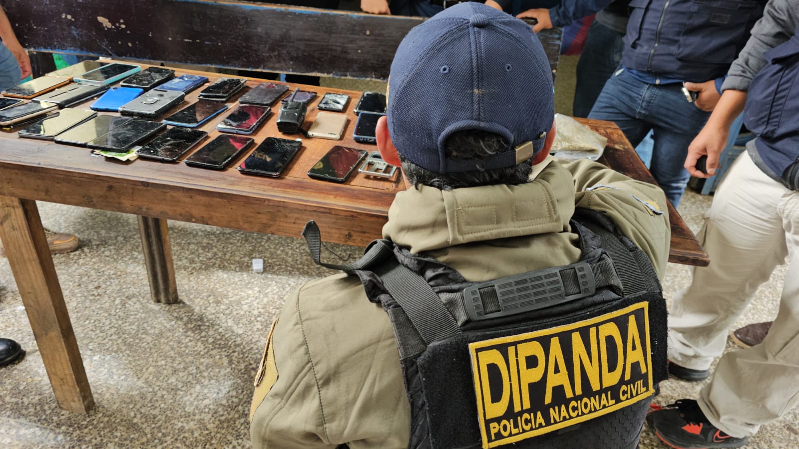 PNC descubre tecnología y drogas en requisa en cárcel de Pavón